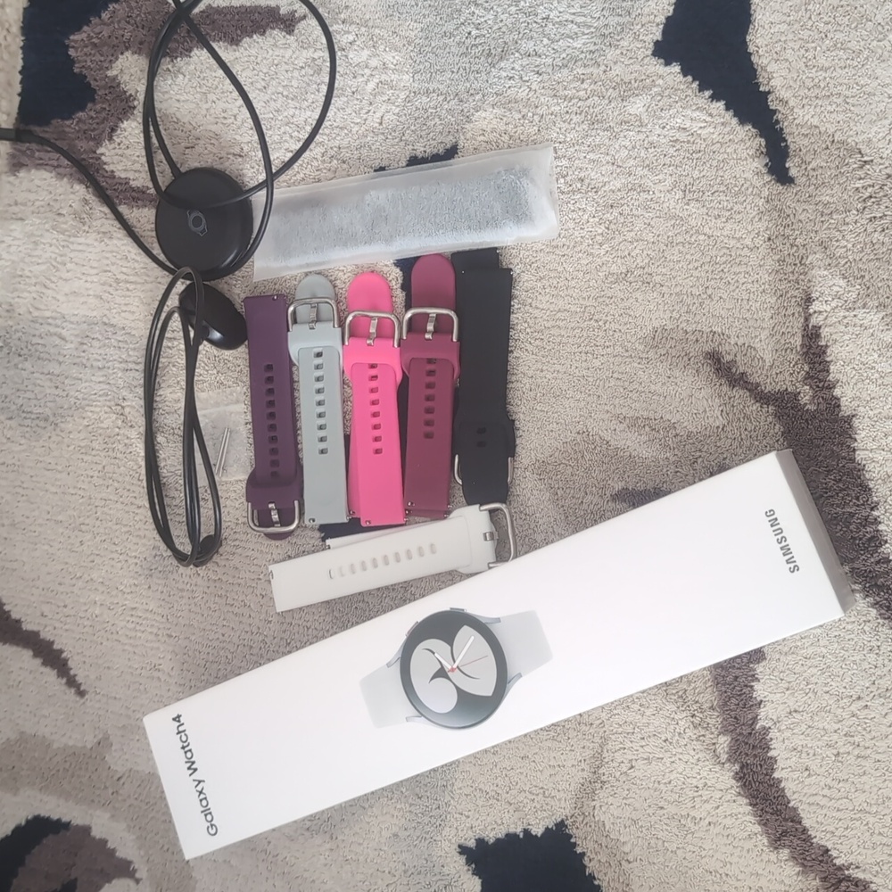 Google Watch4 with 7 new bands and two chargers.